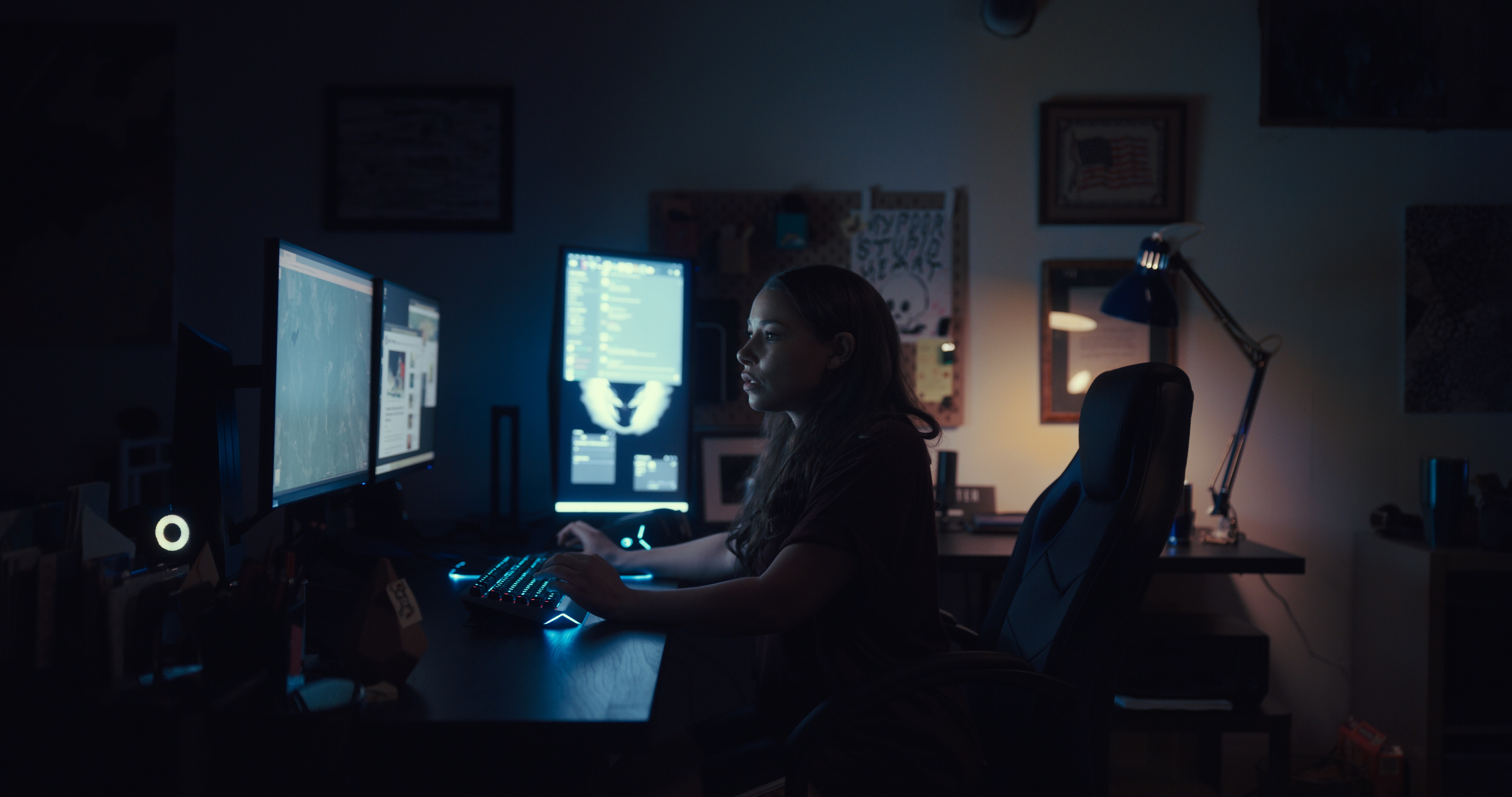 Click to enlarge image 4 - Jessica Parker Kennedy as Kelly in See For Me. Photo courtesy of Wildling Pictures.jpg
